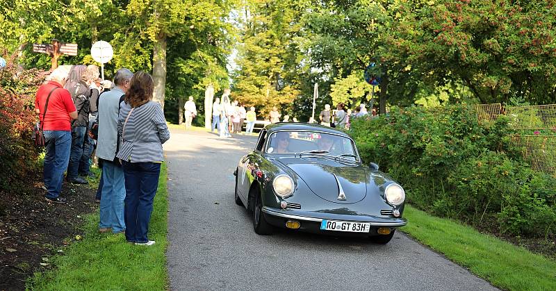 Krásnou Lípou projel závod automobilových veteránů Sachsen Classic