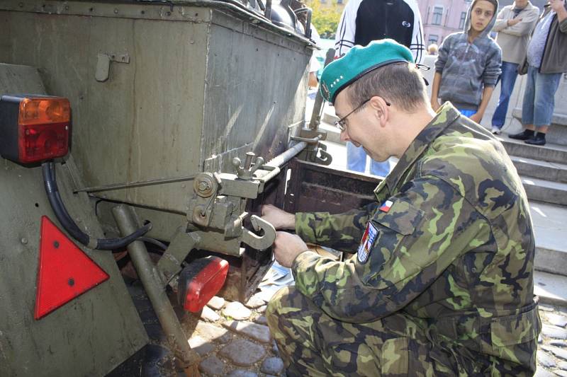 Příslušníci aktivních záloh oslavili v Děčíně desáté výročí vzniku své jednotky.