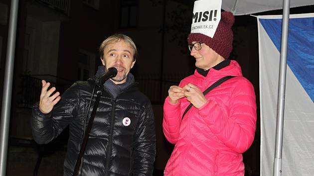 Na demonstraci proti Andreji Babišovi se v Děčíně sešlo asi 150 lidí