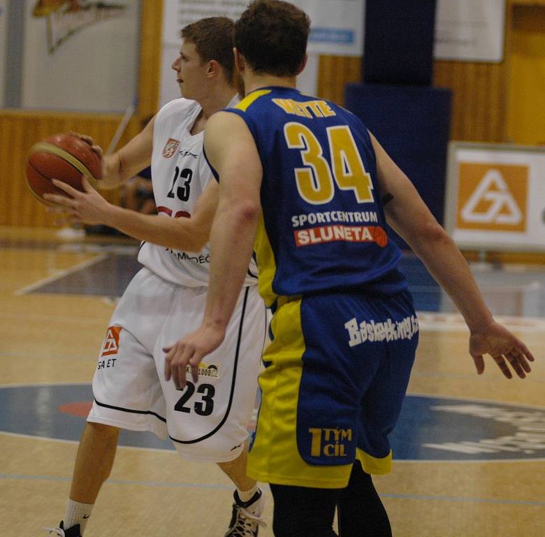 DĚČÍN ZVLÁDL DERBY I PODRUHÉ, doma porazil Ústí nad Labem 90:72.