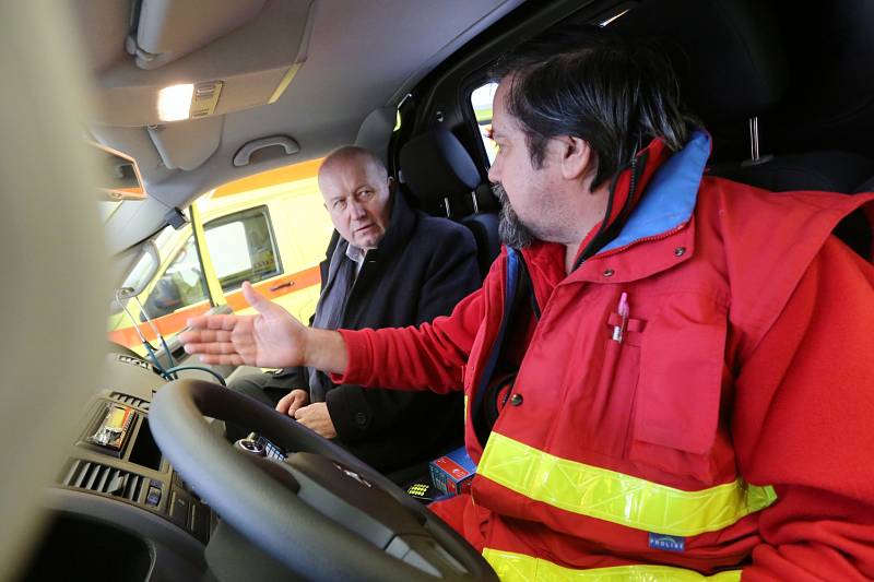 NOVÉ stanoviště děčínské záchranky bylo slavnostně otevřeno ve středu dopoledne. 