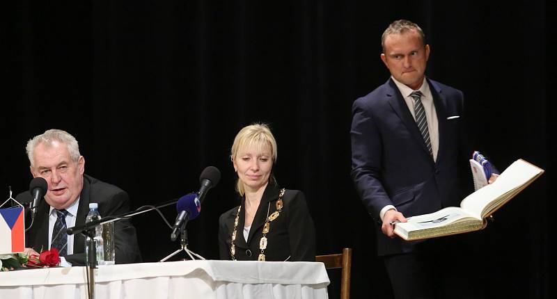 Prezident Miloš Zeman debatoval s lidmi na Střelnici.