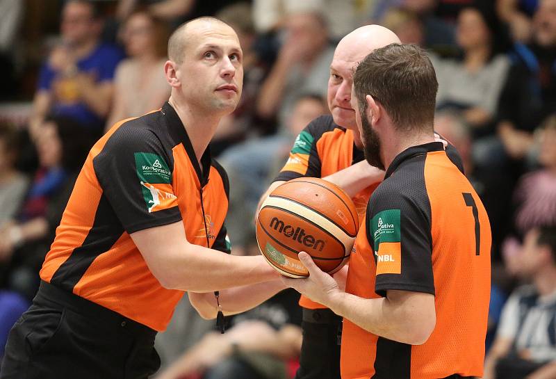 Basketbalový zápas mezi BK Děčín a Slunetou Ústí nad Labem