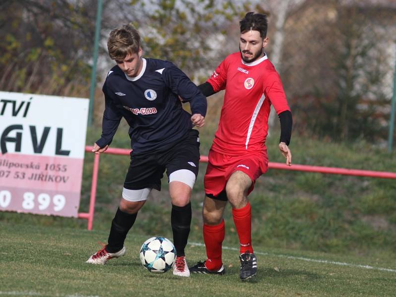 JASNÁ VÝHRA. Jiříkov (v červeném) doma porazil Dubí jasně 6:0.