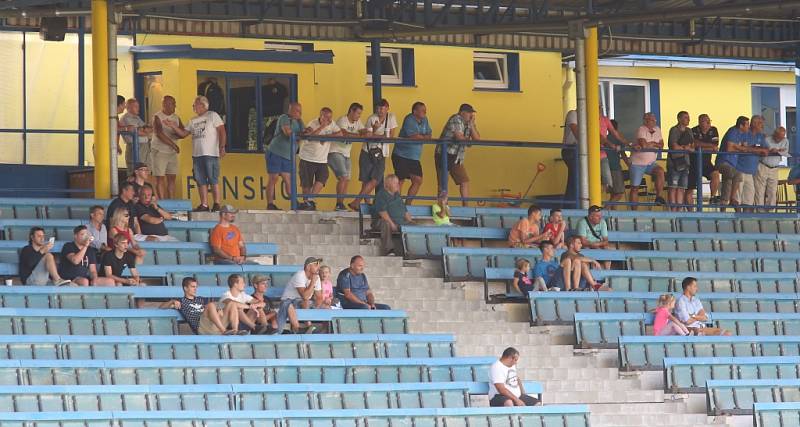 PŘEKVAPENÍ. Varnsdorf (v modrém) prohrál s Litoměřickem 0:2.