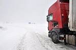 Sníh v Rumburku komplikuje dopravu.