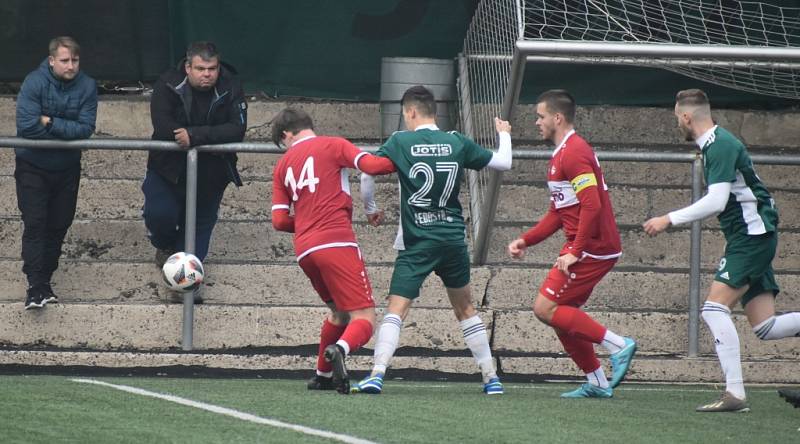 Fotbal, I.A třída: Junior Děčín - Pokratice 2:1 (0:0).