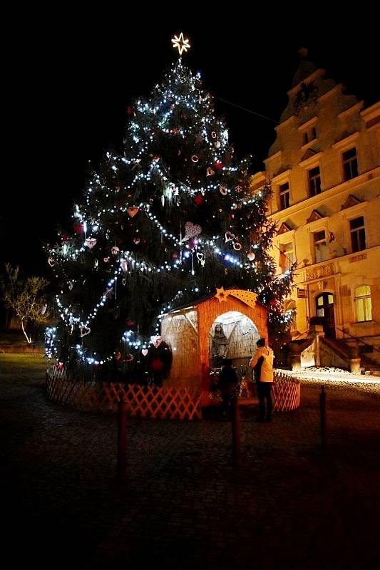 Vánoční strom v Benešově nad Ploučnicí