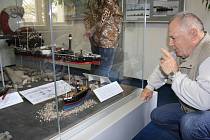 Děčínské muzeum znovuotevírá expozici Vývoj lodní dopravy na Labi.