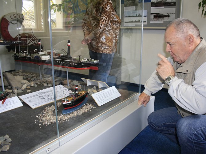 Děčínské muzeum znovuotevírá expozici Vývoj lodní dopravy na Labi.