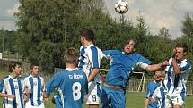 PARÁDA! Fotbalisté Horního Podluží (modrá) doma přejeli Chabařovice 6:0.