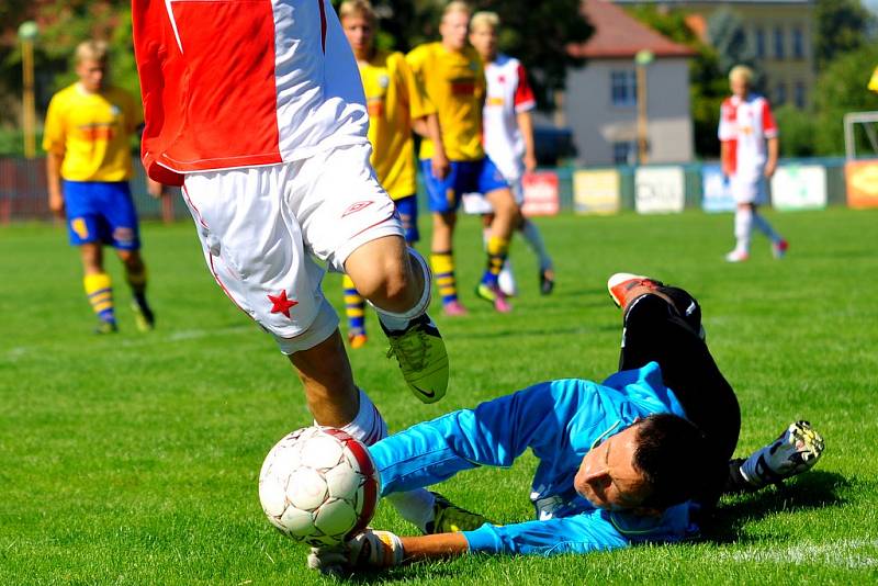 NESTAČILI NA NĚ. Tým FAŠV U 17 podlehl na domácím hřišti Slavii Praha vysoko 1:17.