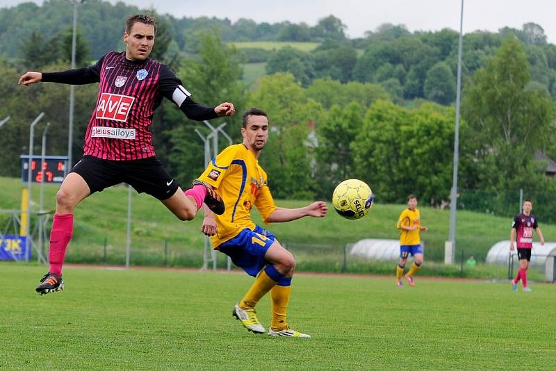 VÍTĚZNÉ LOUČENÍ. Varnsdorf (ve žlutém) doma porazil Čáslav 3:1