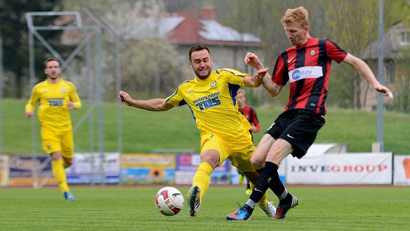 TŘI BODY ZŮSTALY DOMA. Varnsdorf (ve žlutém) porazil Opavu 2:1.