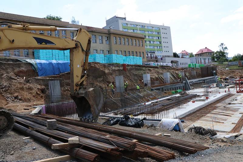 V děčínské nemocnici pokračuje dostavba nových pavilonů, další Krajská zdravotní připravuje.