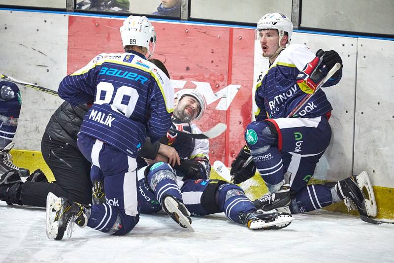 POSTUP. Děčínští hokejisté zvládli čtvrté utkání a proklouzli do čtvrtfinále.