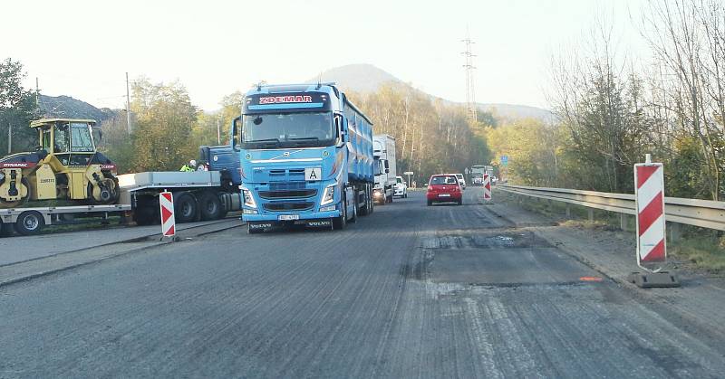 Na silnici z Ústí nad Labem do Děčína probíhá rekonstrukce již dva týdny.