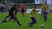 Varnsdorf (ve žlutém) porazil Třinec 1:0.