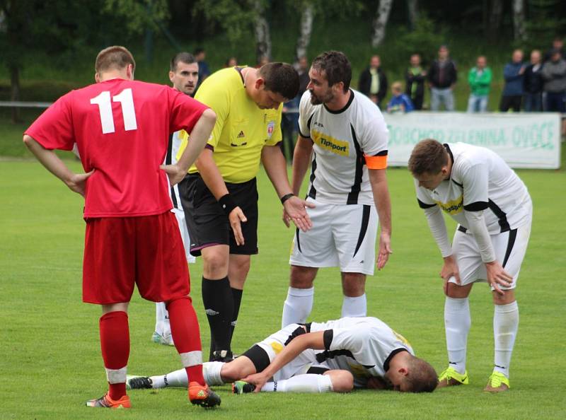 REMÍZA 2:2 se zrodila ve velkém derby mezi Modrou a Jílovým. Na penalty pak vyhrálo 5:4 Jílové.