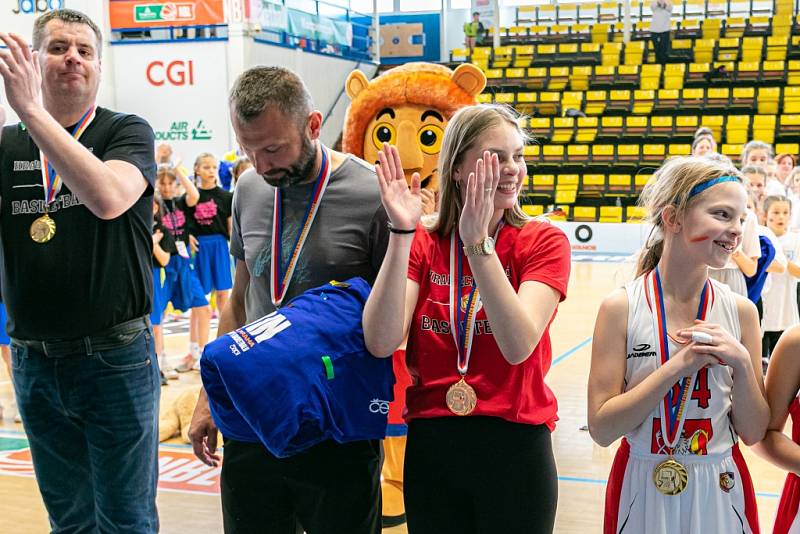 Slavnostní zakončení Vividbooks Národního finále U 11 dívek v basketbalu. Vítězství urvaly dívky z Hradce Králové.