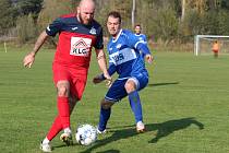 Marek Vicany (v modrém), útočník FK Junior Děčín.