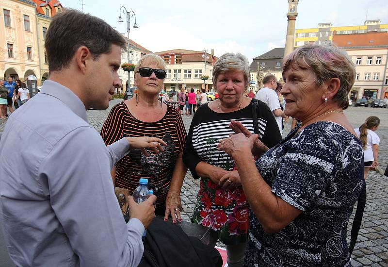 V Rumburku proběhla ve čtvrtek demonstrace za zachování Lužické nemocnice.