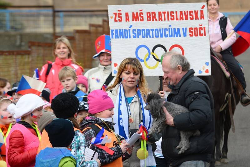 Průvod dětí podpořil naše sportovce na olympiádě v ruském Soči.