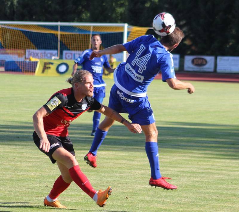 VARNSDORF (v modrém) doma hostil MAS Táborsko.