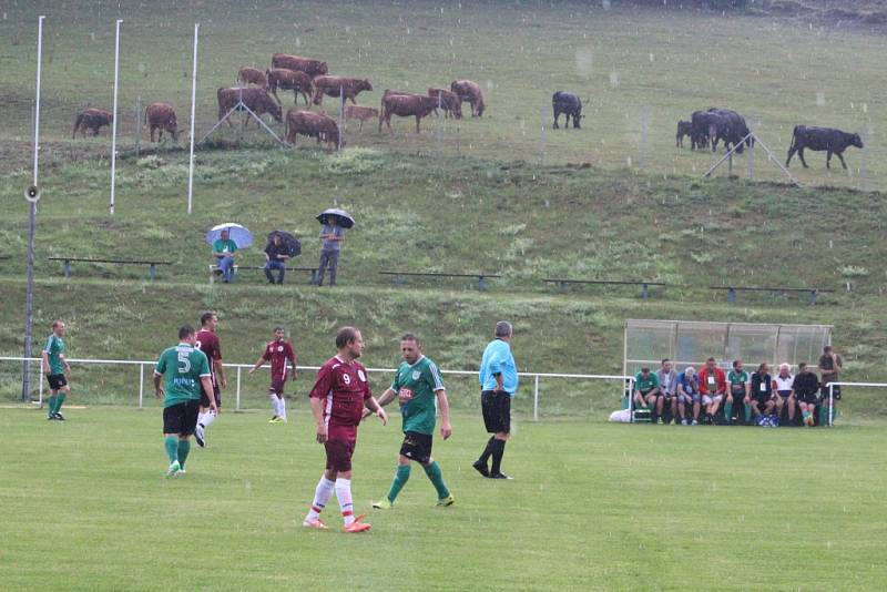 ŠKODA. Heřmanov (fialové dresy) doma podlehl 2:3 Pokraticím.