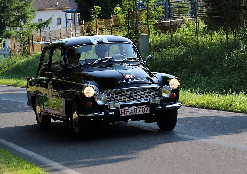 Krásnou Lípou projel závod automobilových veteránů Sachsen Classic