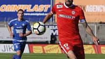 BOD. Fotbalisté Varnsdorfu (v modrém) vybojovali v Brně remízu 0:0.