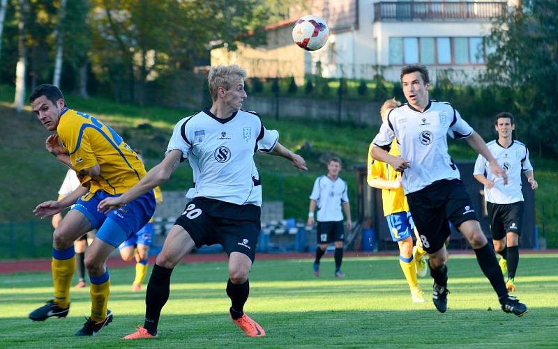 FOTBALISTÉ Varnsdorfu (ve žlutém) doma porazili Vlašim 1:0.