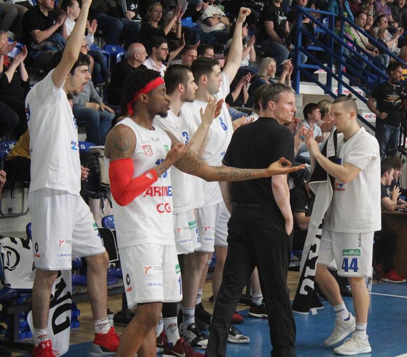 POSLEDNÍ KOLO. Děčín v rámci závěrečného zápasu v nadstavbě hostil Pardubice.