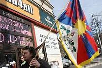 K celosvětové akci Vlajka pro Tibet se kromě ústeckého magistrátu připojila i restaurace Maha4all.
