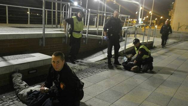 Dvojici lupičů zadržela na hlavním vlakovém  nádraží v Ústí nad Labem městská policie.