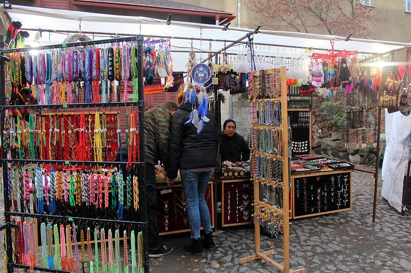 Na trhy mohli lidé vyrazit i o druhém adventním víkendu.