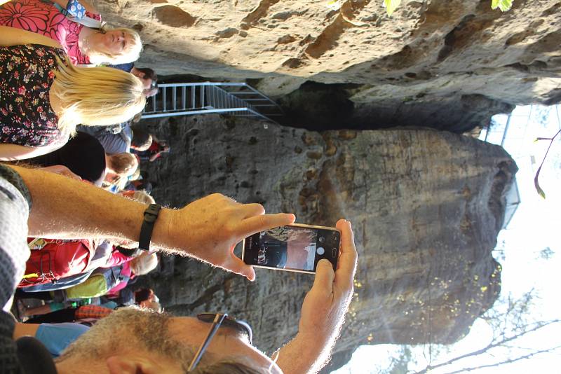 Vášniví turisté zahájili sezonu několikakilometrovým výletem.