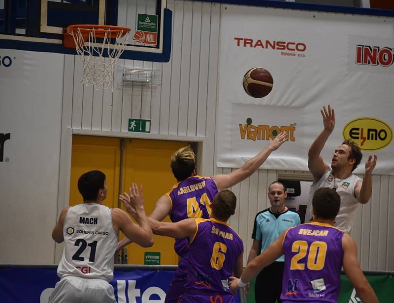 Děčín zvládl derby, doma porazil Ústí nad Labem 88:87.