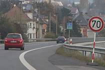  Kvůli měření hlučnosti je na výpadovce z Děčína na Ústí nad Labem dočasně omezená rychlost.