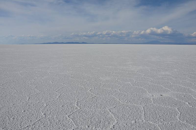 I nekonečné solné jezero někde musí končit.