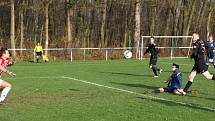 BRAVO! Horní Podluží (v modrém) vyhráli 3:0 v Přestanově.