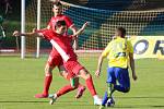 Fotbalisté Varnsdorfu (ve žlutém) doma remizovali s Blanskem 1:1.