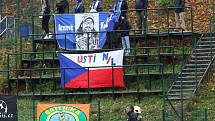 DERBY. Fotbalisté Varnsdorfu (v modrém) doma porazili Ústí nad Labem 1:0.