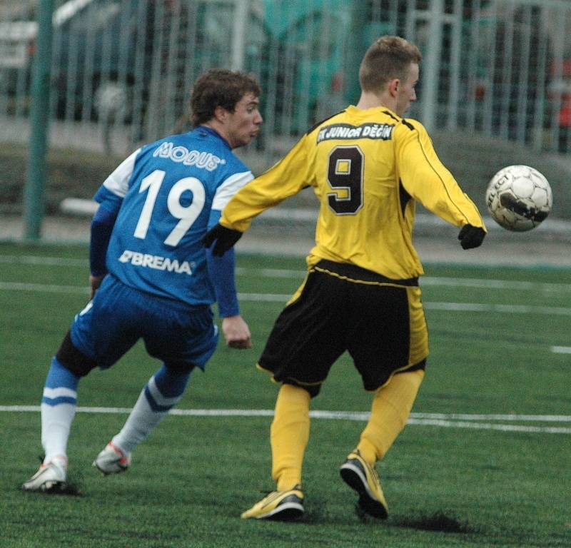 V PRVNÍ PŘÍPRAVĚ porazil FK Junior Děčín (ve žlutém) Českou Lípu 9:1.