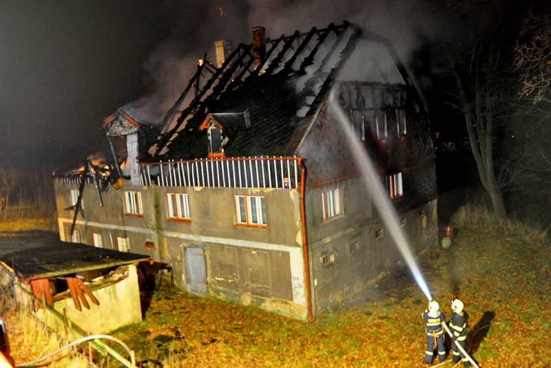 Požár opuštěného domu v Rumburku – Horním Jindřichově.