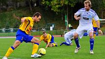 PADLI V ZÁVĚRU. Fotbalisté Varnsdorfu (ve žlutém) doma prohráli 0:1 se Znojmem.