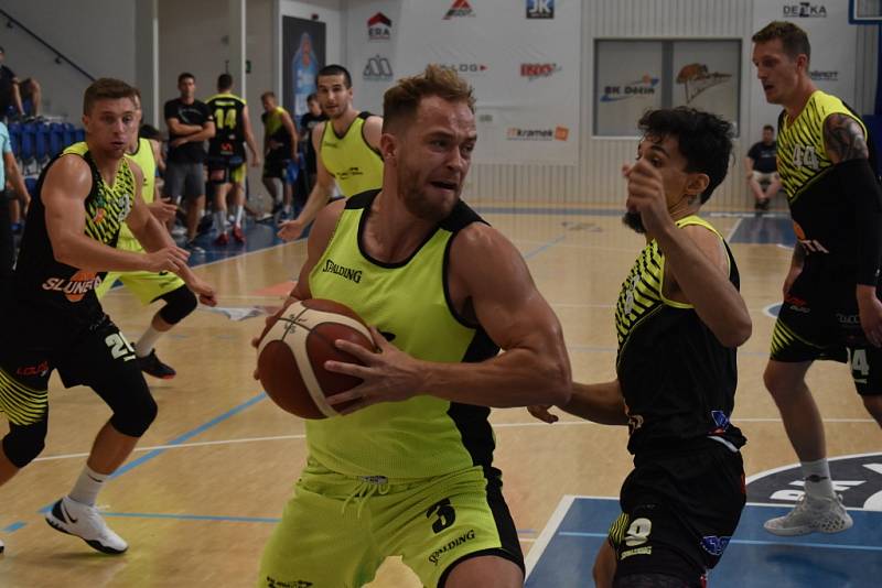 Basketbalisté Děčína narazili v dalším přípravném utkání na Ústí nad Labem. Sluneta naopak odehrála první přátelský zápas v rámci letní přípravy.