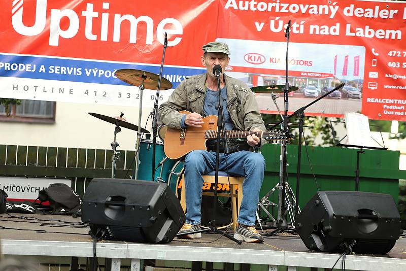 Karlovarský festival dorazil do Rumburka, zazpíval i Schmitzer.