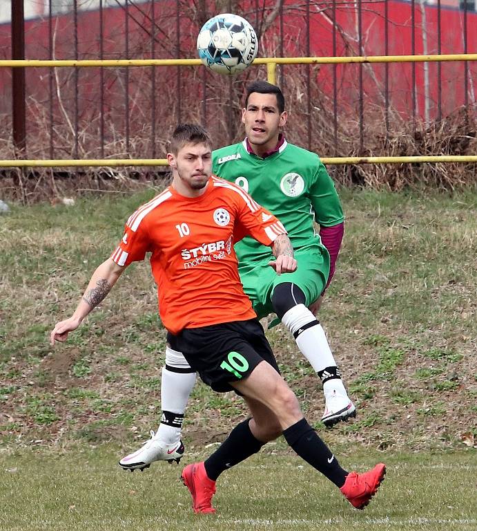 Fotbalisté Heřmanova (zelené dresy) vyhráli na půdě Svádova 4:0.