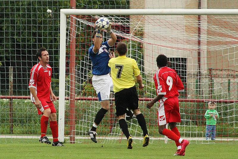 ŘEZUZ Děčín (ve žlutém) prohráli 0:6 v Brozanech